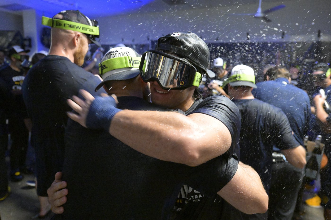 Brewers celebrate 3rd straight NL Central title, driven by underdog status | iNFOnews.ca