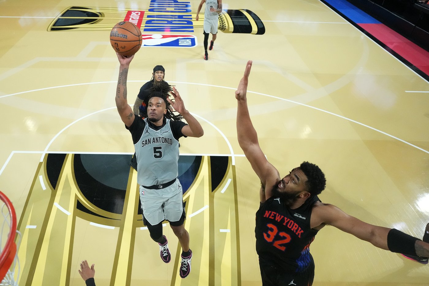 Spurs got an education down the stretch in NBA Cup title game loss to Knicks | iNFOnews.ca