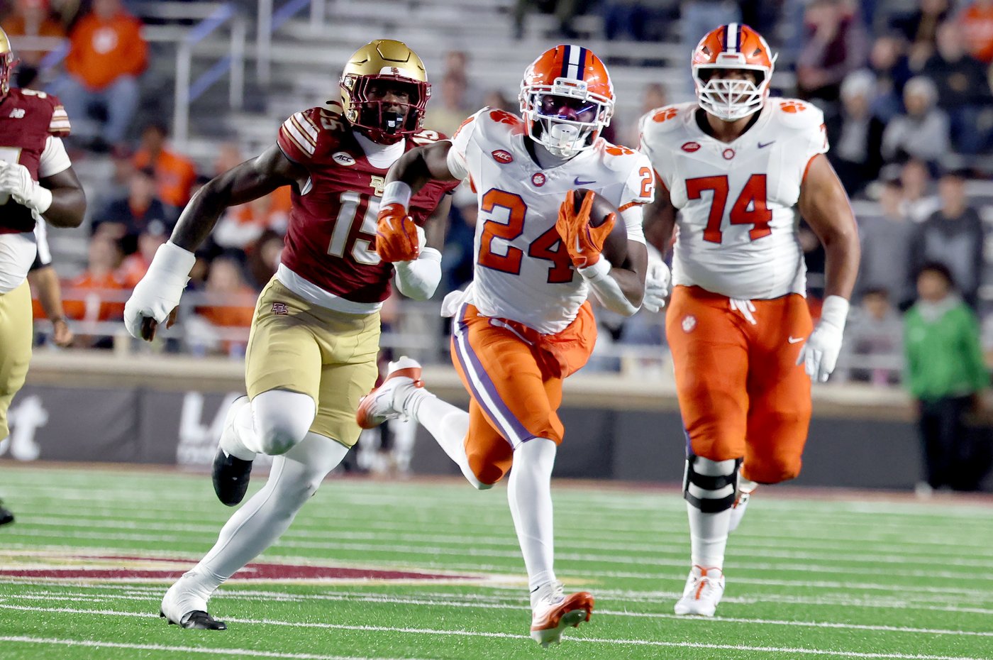 Cade Klubnik throws for a TD and runs for one before injury in Clemson's 41-10 victory over BC | iNFOnews.ca