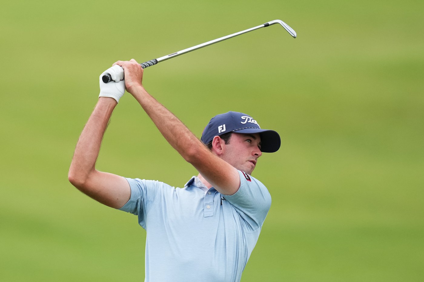 Rory McIlroy's late birdie burst means he'll be playing on the weekend at the Australian Open | iNFOnews.ca