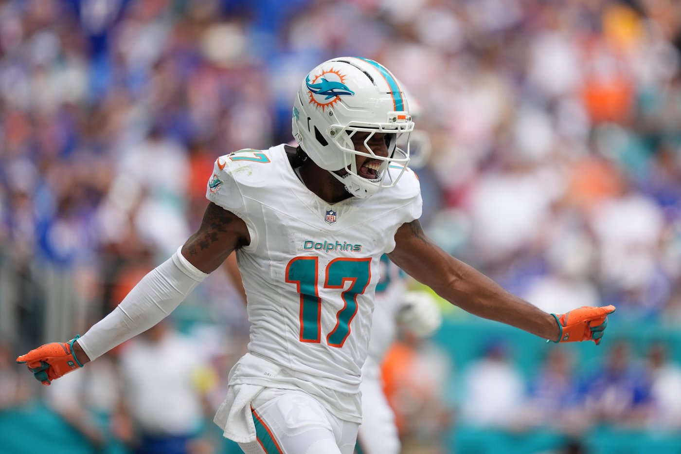 Mike McDaniel laughs off viral photo as Dolphins find joy and belief in win over Bills | iNFOnews.ca Mike McDaniel laughs off viral photo as Dolphins find joy and belief in win over Bills | iNFOnews.ca