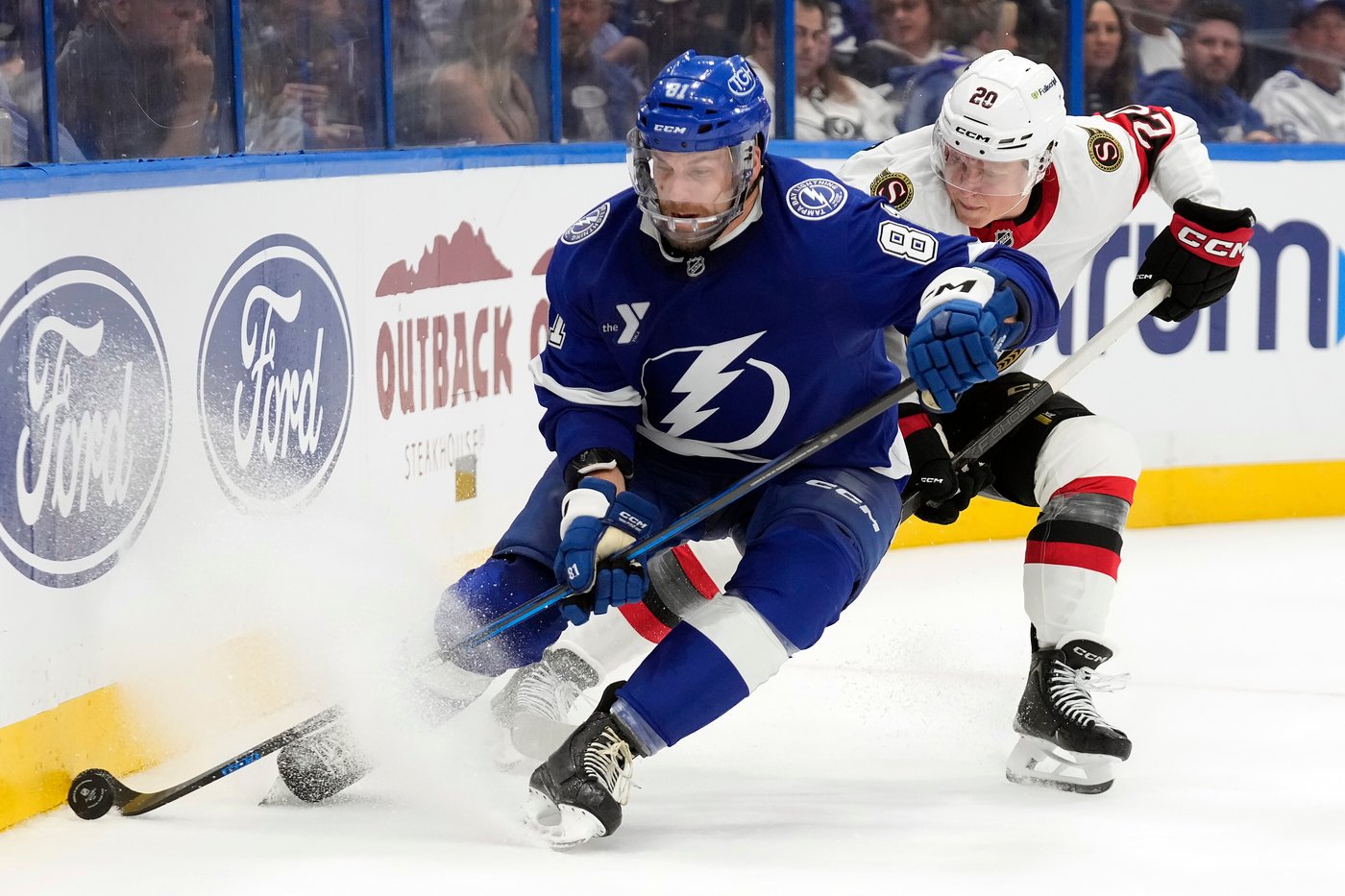 Shane Pinto scores tiebreaking goal late in 3rd and Senators beat Lightning 5-4 | iNFOnews.ca Shane Pinto scores tiebreaking goal late in 3rd and Senators beat Lightning 5-4 | iNFOnews.ca
