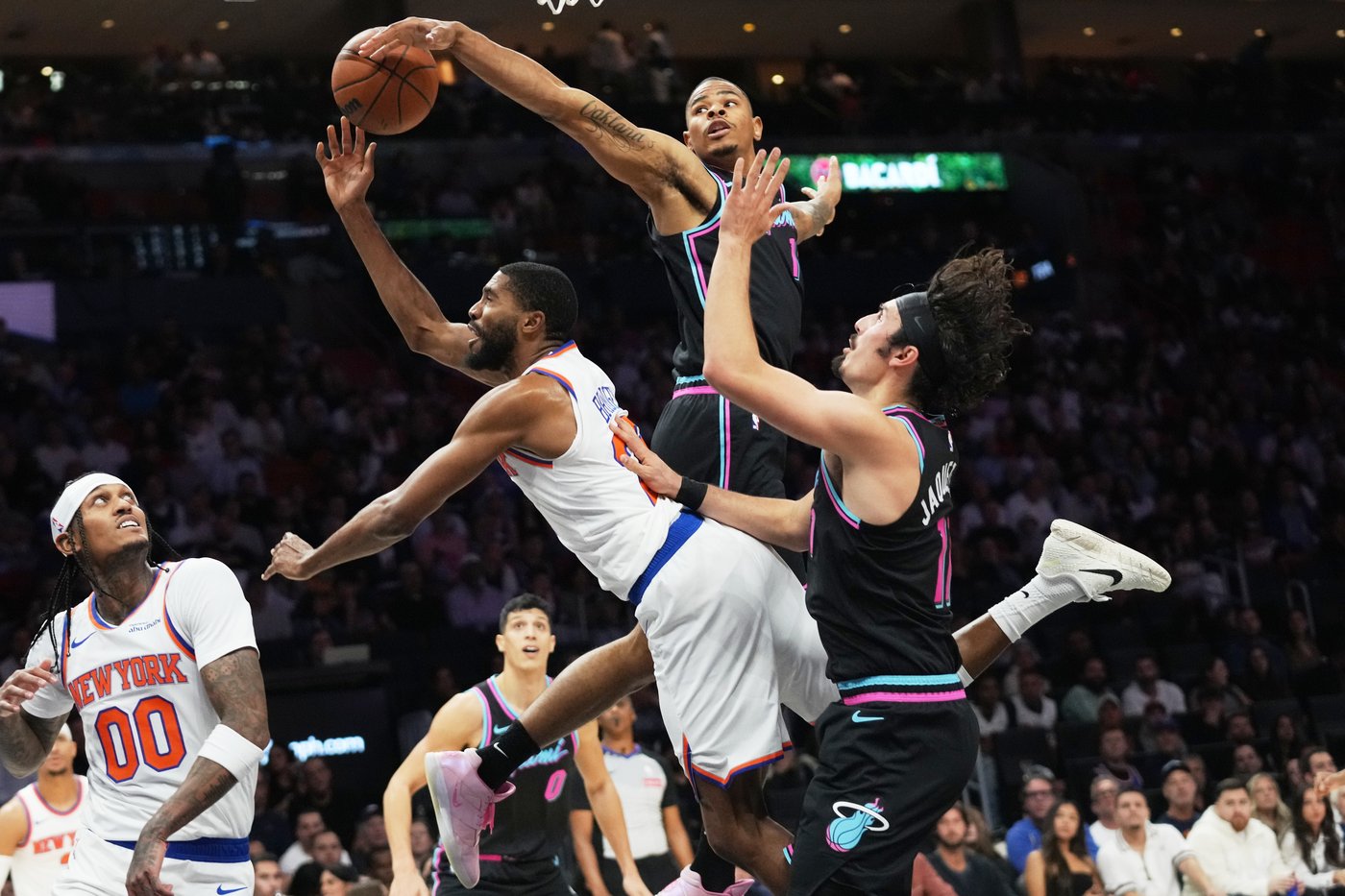 Heat survive frantic rally at the buzzer to edge the Knicks 115-113 | iNFOnews.ca