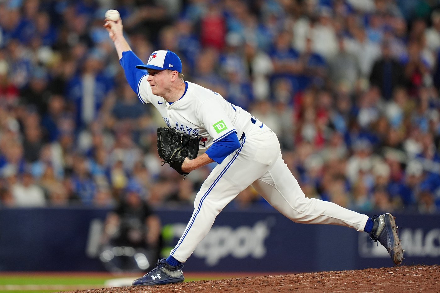 Photo Gallery: Blue Jays force Game 7 in ALCS with 6-2 win | iNFOnews.ca