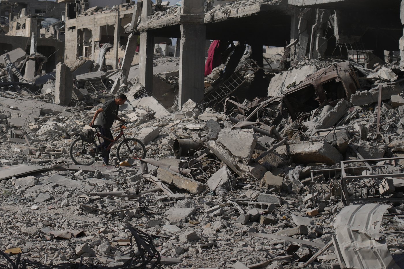 Photos show Gaza’s destruction as families return to what's left of their homes | iNFOnews.ca