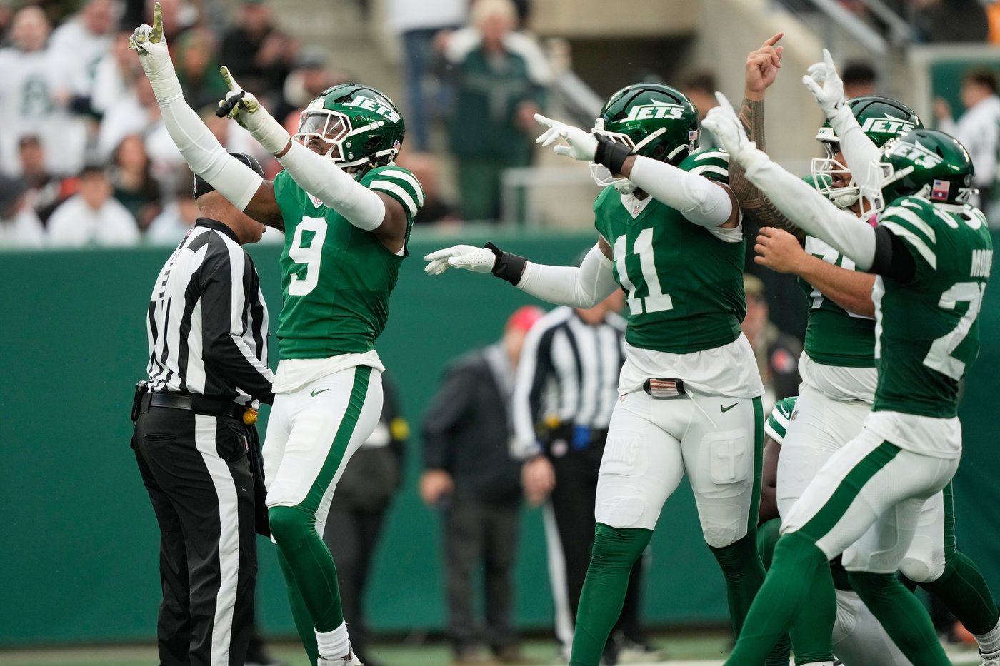 Jets get TD returns on a kickoff and a punt and hold on to beat Browns 27-20 for 2nd win in a row | iNFOnews.ca