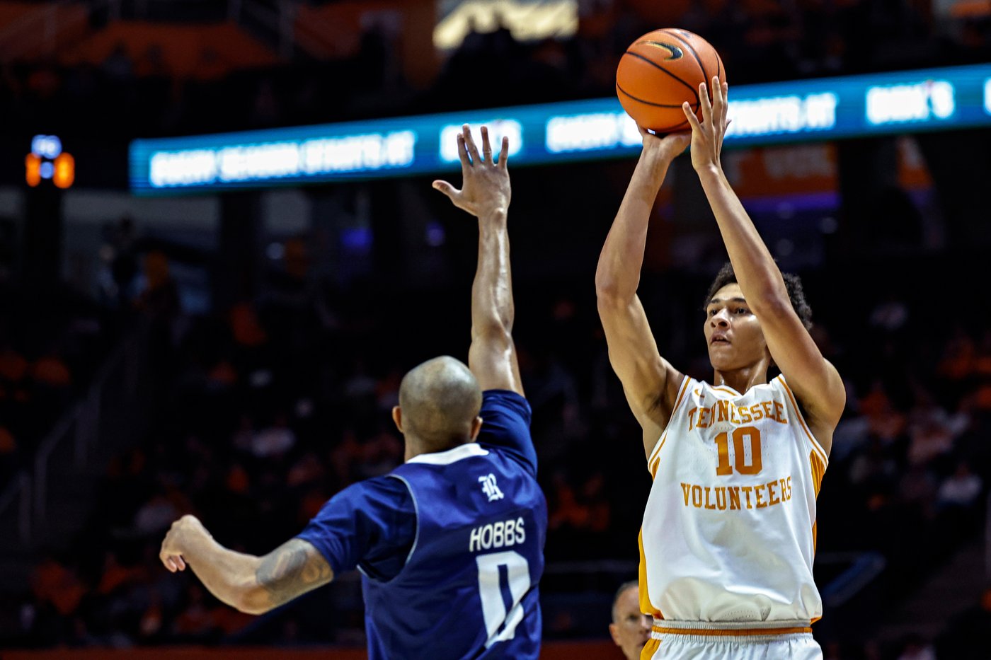 No. 20 Tennessee beats Rice 91-66, but Estrella injured | iNFOnews.ca No. 20 Tennessee beats Rice 91-66, but Estrella injured | iNFOnews.ca