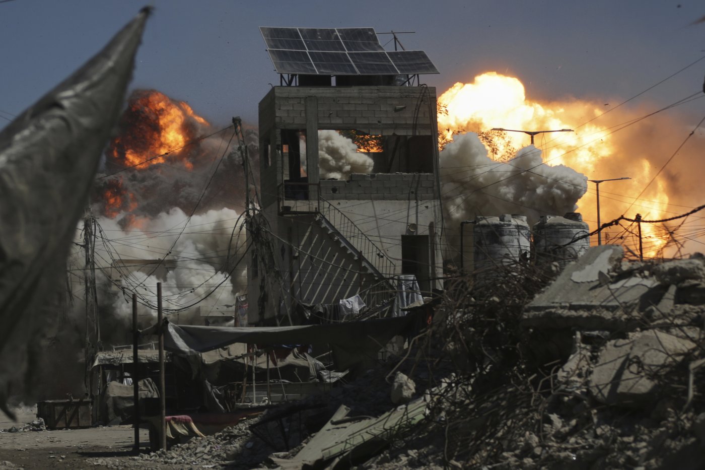 Israel ramps up strikes on Gaza City and hospital says at least 32 are dead | iNFOnews.ca