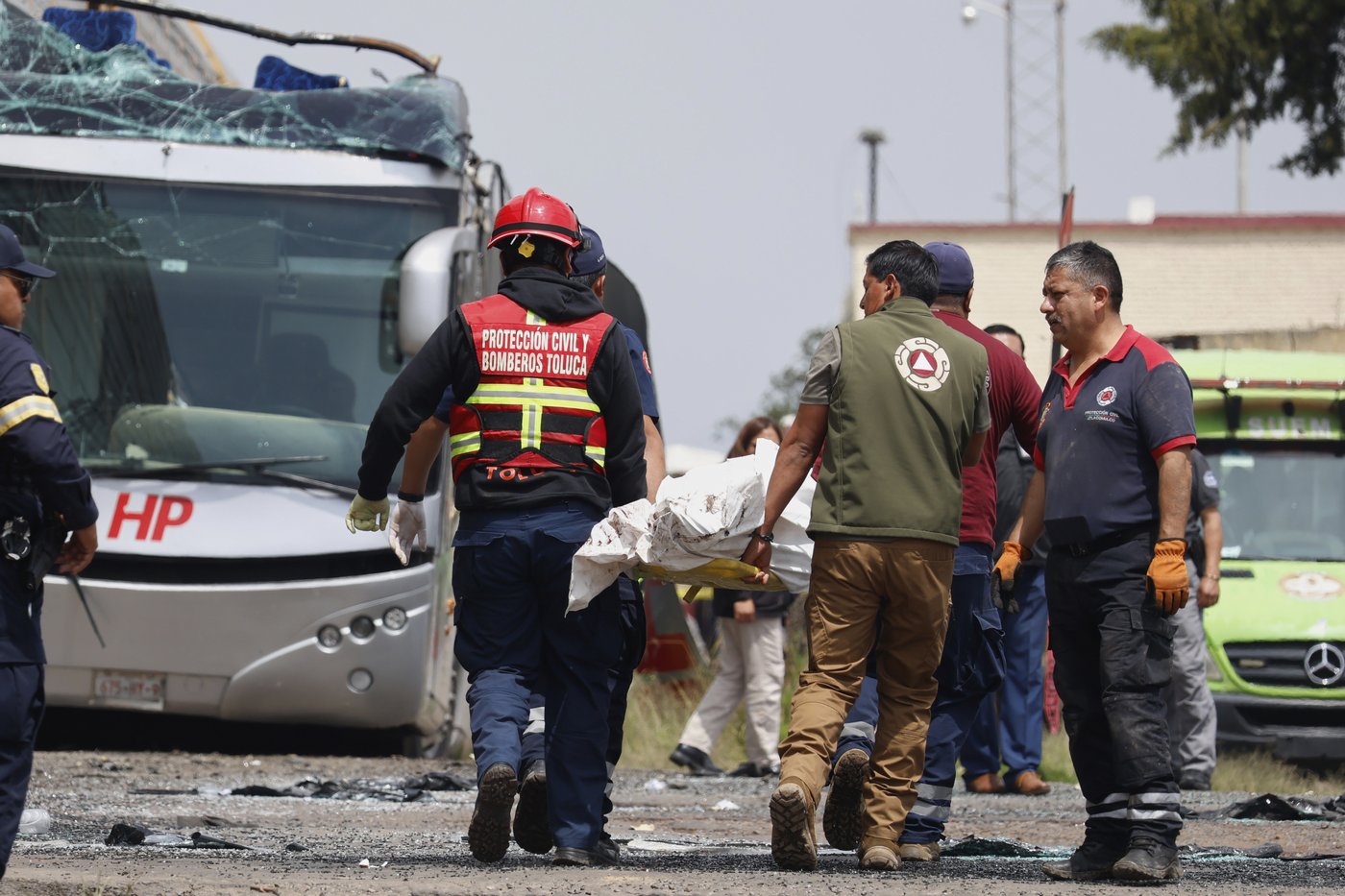 Workers' daily commute to Mexico City ends in tragedy in fatal train-bus collision | iNFOnews.ca Workers' daily commute to Mexico City ends in tragedy in fatal train-bus collision | iNFOnews.ca
