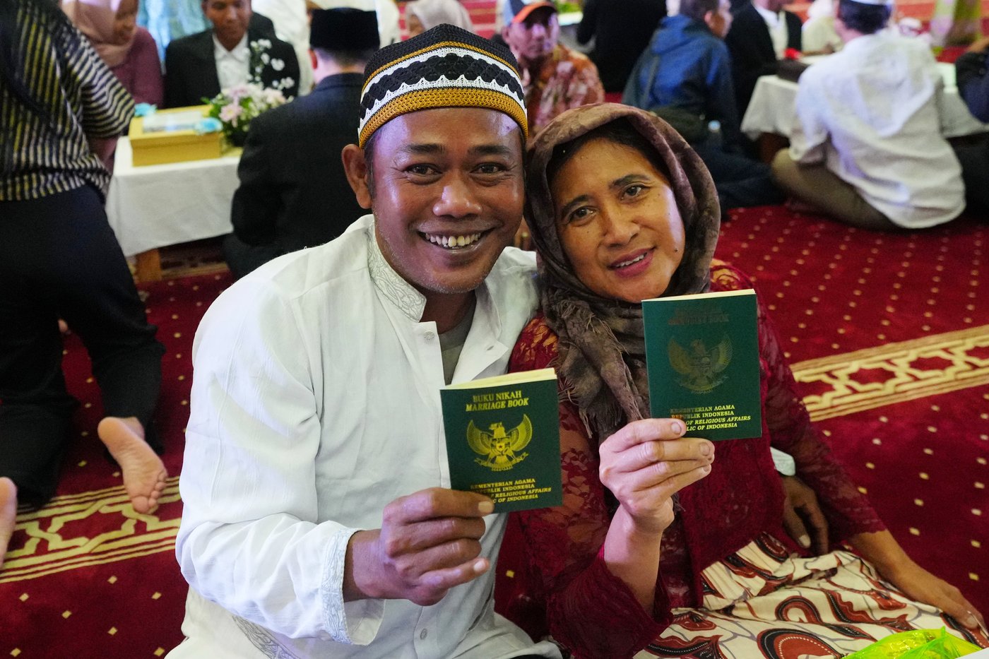 Photos capture the moment 51 couples tie the knot in Indonesian mass wedding ceremony | iNFOnews.ca