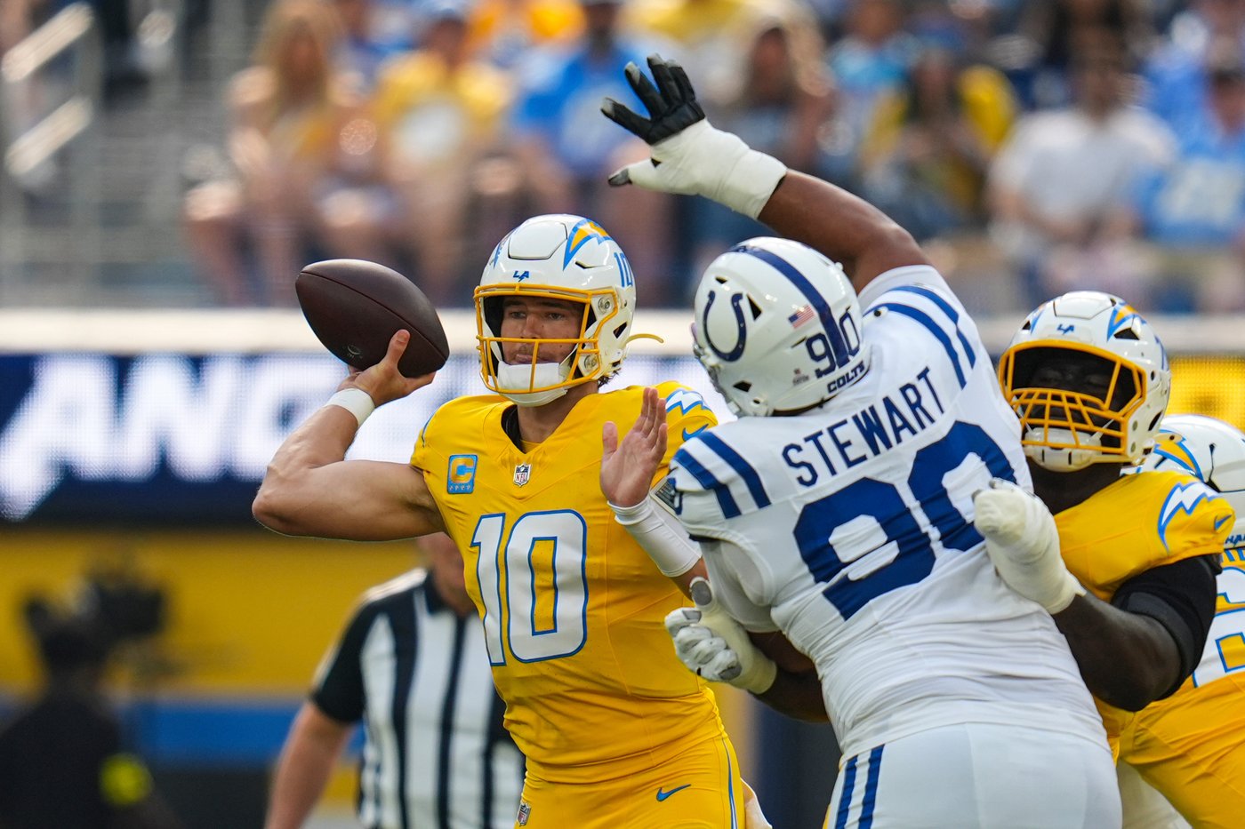 Improved defense puts Colts atop AFC standings and could keep them there as midway point nears | iNFOnews.ca Improved defense puts Colts atop AFC standings and could keep them there as midway point nears | iNFOnews.ca