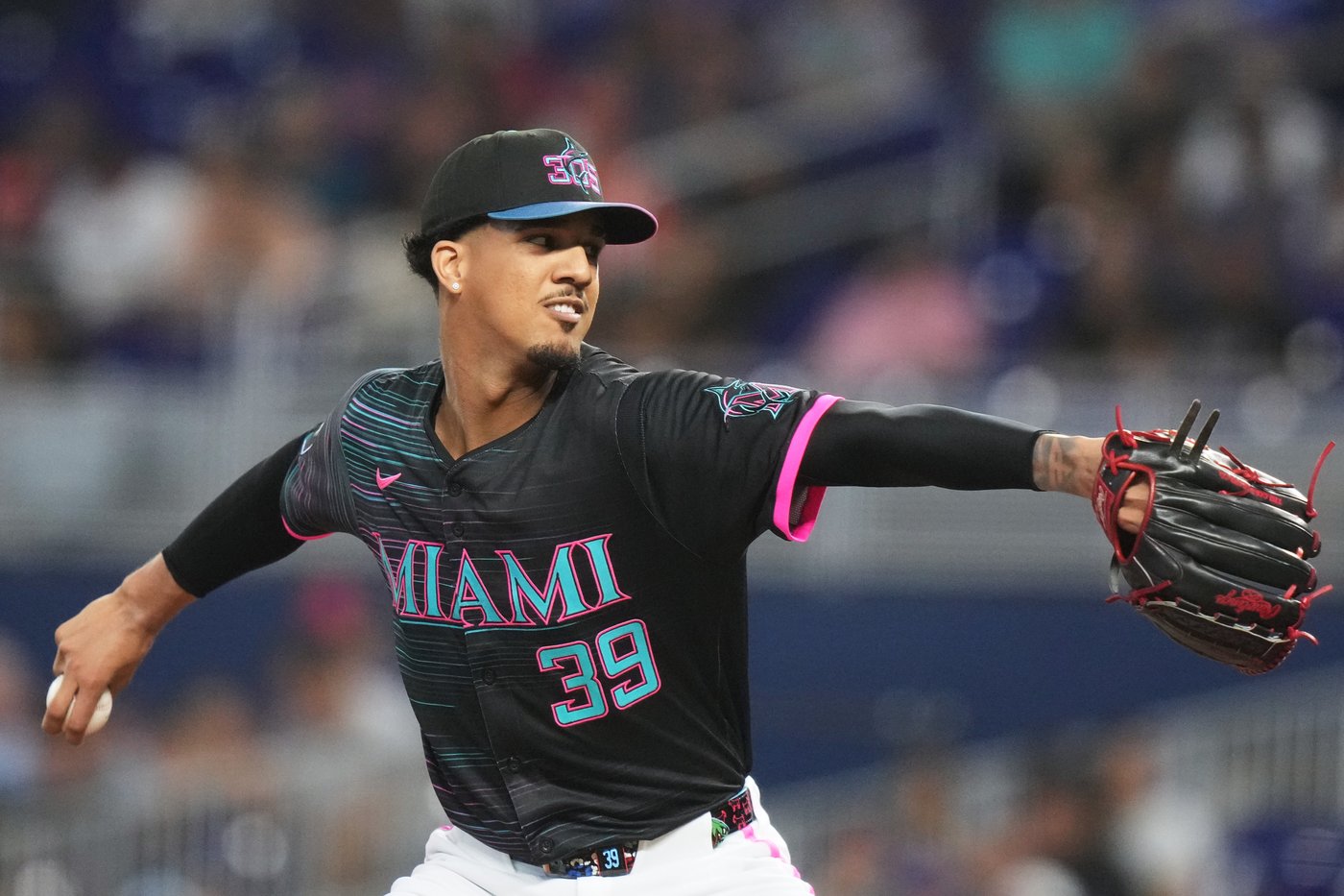 Alonso and Holmes lead Mets past Marlins 5-0 to push NL wild-card race to final day of season | iNFOnews.ca
