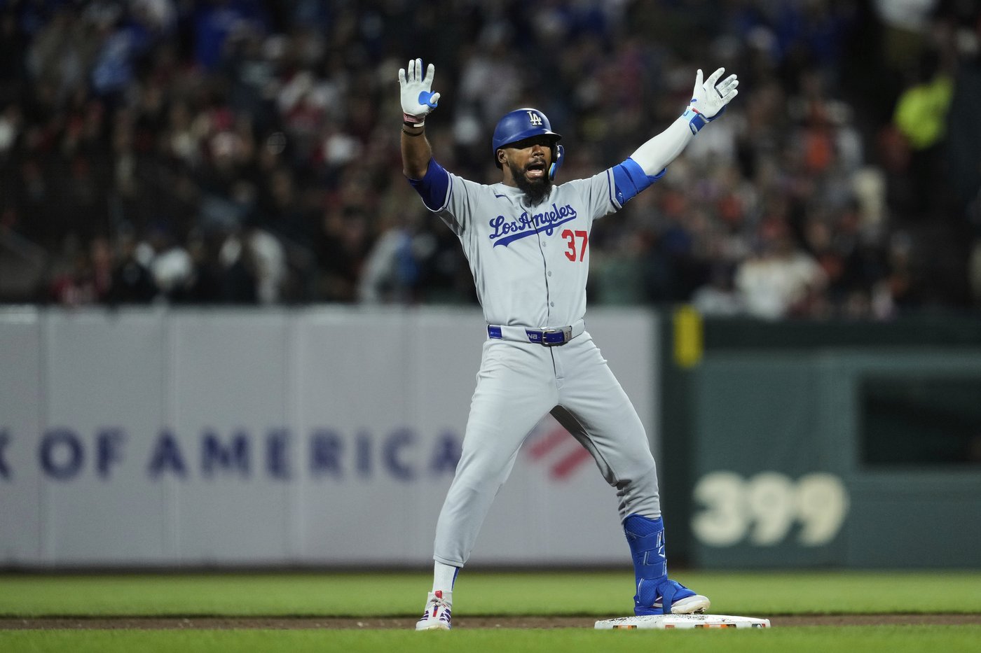 Shohei Ohtani hits his 49th homer and Dodgers rally to beat Giants 13-7 | iNFOnews.ca