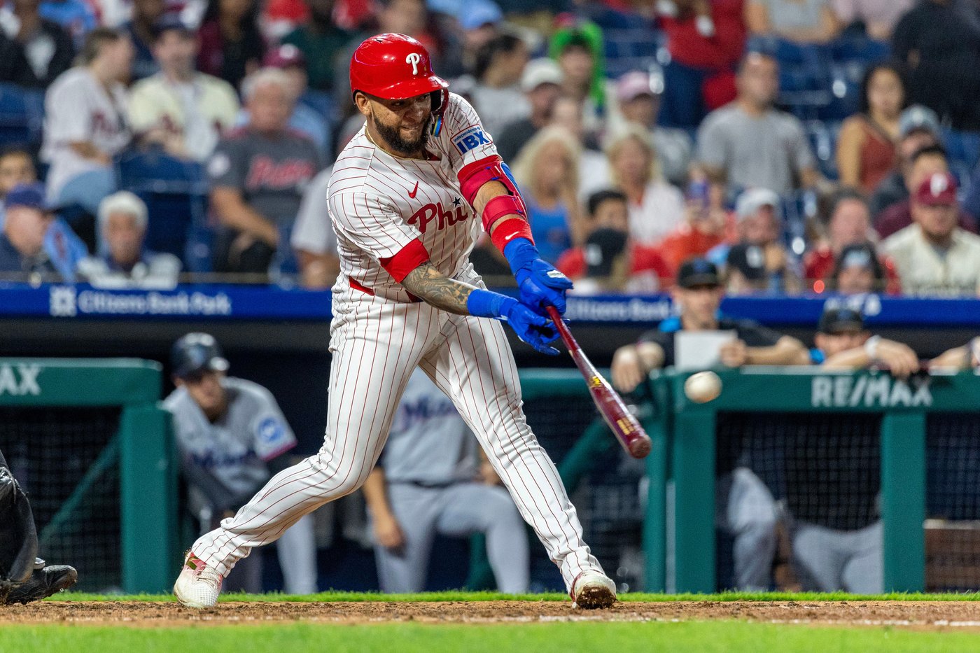 Phillies wrap up a 1st-round bye, hitting a team-record 8 homers to rout the Marlins | iNFOnews.ca