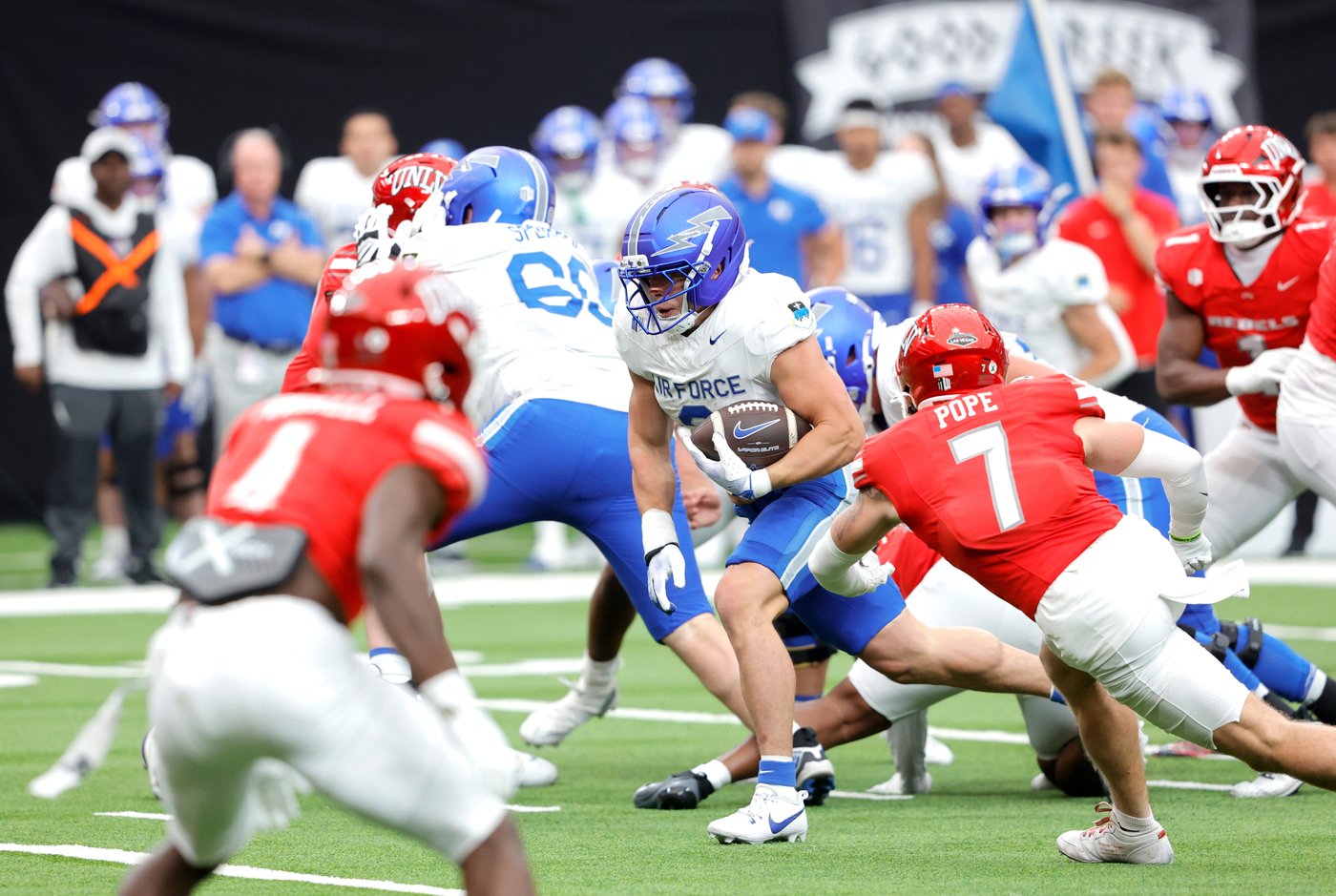 Colandrea scores on 19-yard TD run with 36 seconds left, lifts undefeated UNLV past Air Force 51-48 | iNFOnews.ca