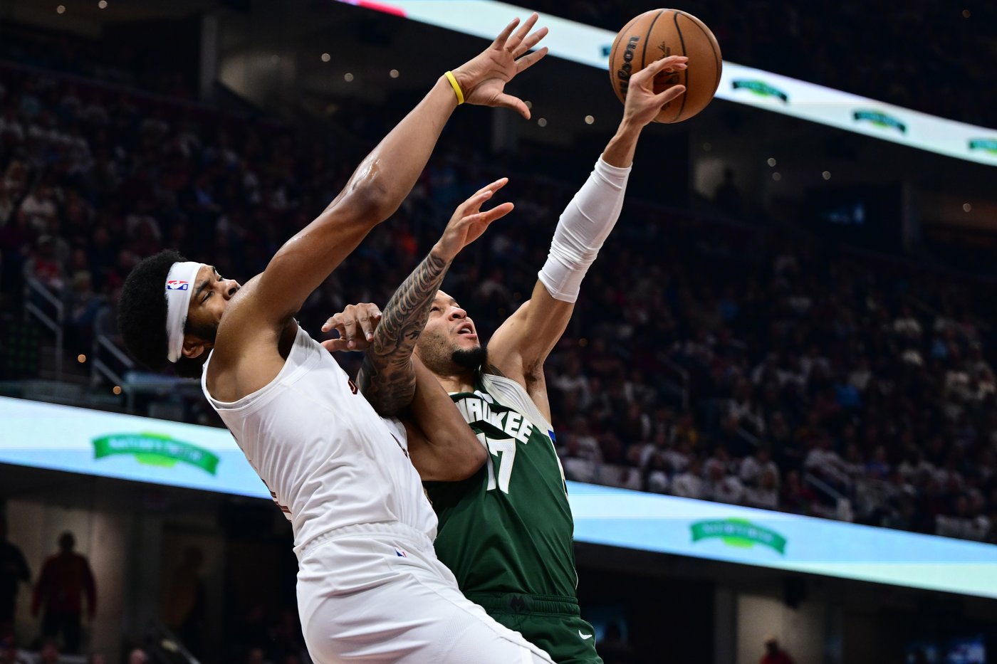 Mitchell scores 24, Mobley goes perfect at free throw line as Cavaliers edge Bucks 118-113 | iNFOnews.ca Mitchell scores 24, Mobley goes perfect at free throw line as Cavaliers edge Bucks 118-113 | iNFOnews.ca