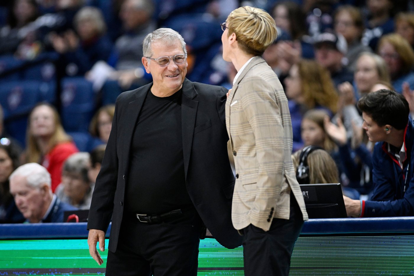 UConn women's season-high 25 steals help No. 1 Huskies beat Loyola Chicago 85-31 | iNFOnews.ca