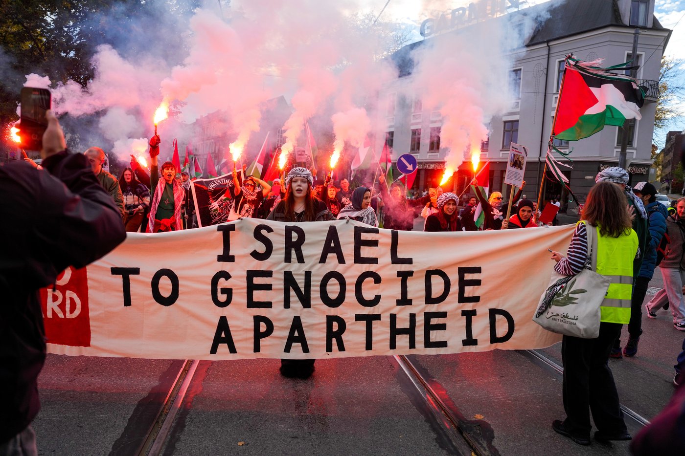 Pro-Palestinian protesters march to stadium ahead of World Cup qualifier between Norway and Israel | iNFOnews.ca Pro-Palestinian protesters march to stadium ahead of World Cup qualifier between Norway and Israel | iNFOnews.ca