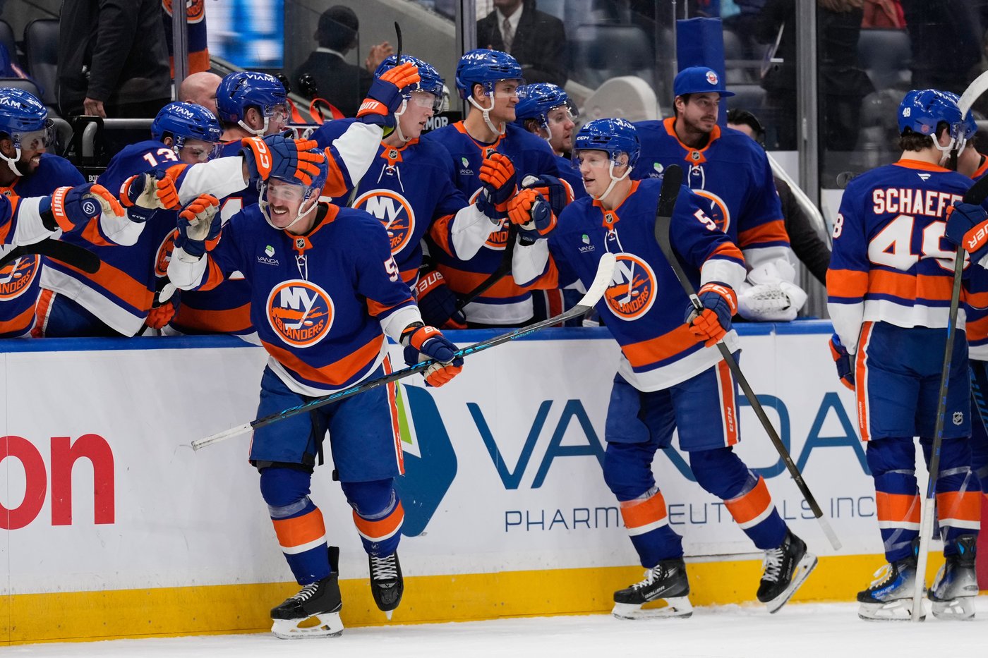 Barzal’s goal, 2 assists help Islanders beat Avalanche 6-3 | iNFOnews.ca