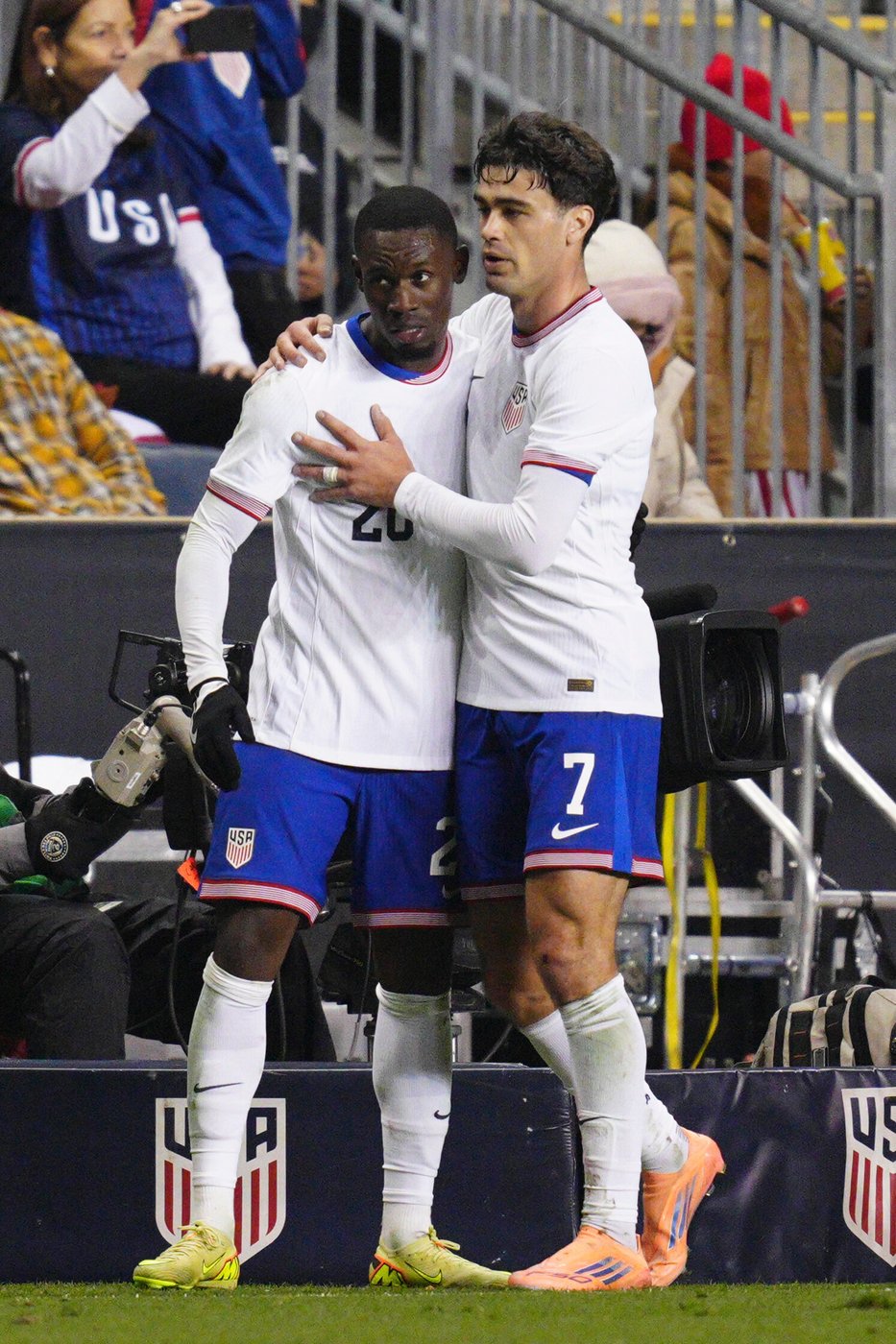 Gio Reyna passes father for international goals, then gets teased for scoring his first header | iNFOnews.ca Gio Reyna passes father for international goals, then gets teased for scoring his first header | iNFOnews.ca