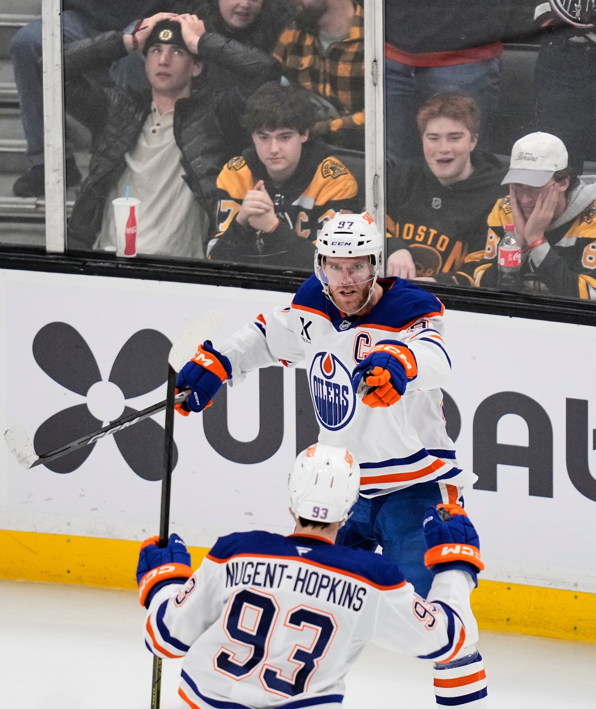 Connor McDavid scores short-handed, sets up power-play goal in Oilers' 3-1 win over Bruins | iNFOnews.ca