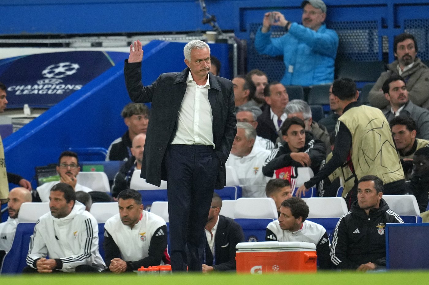 Mourinho the center of attention on losing return to Stamford Bridge | iNFOnews.ca