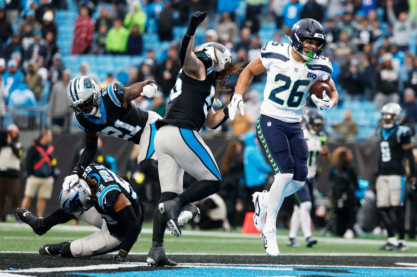 Seahawks close in on NFC's top seed with 27-10 win over Panthers | iNFOnews.ca