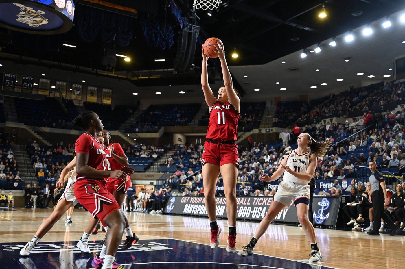 No. 1 UConn handles No. 20 Louisville 79-66 in opening game moved due to government shutdown | iNFOnews.ca No. 1 UConn handles No. 20 Louisville 79-66 in opening game moved due to government shutdown | iNFOnews.ca