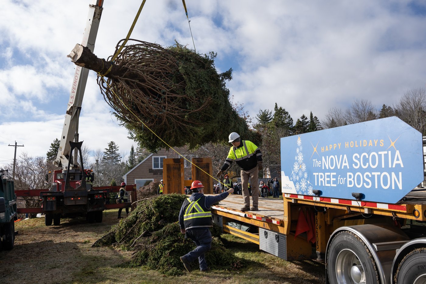 Photo Gallery: Annual N.S. Christmas tree gift en route to Boston | iNFOnews.ca