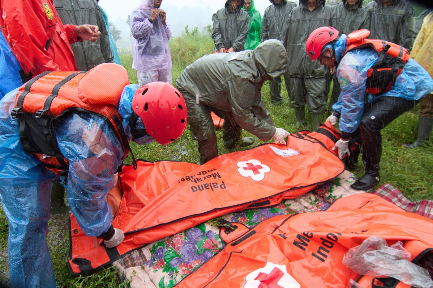 Indonesia intensifies search for victims after floods and landslides kill 69 people | iNFOnews.ca