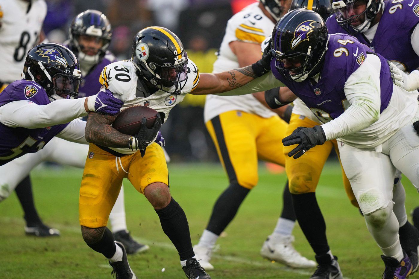 Late reversal helps Steelers hold on for 27-22 win over Ravens and sole possession of division lead | iNFOnews.ca Late reversal helps Steelers hold on for 27-22 win over Ravens and sole possession of division lead | iNFOnews.ca