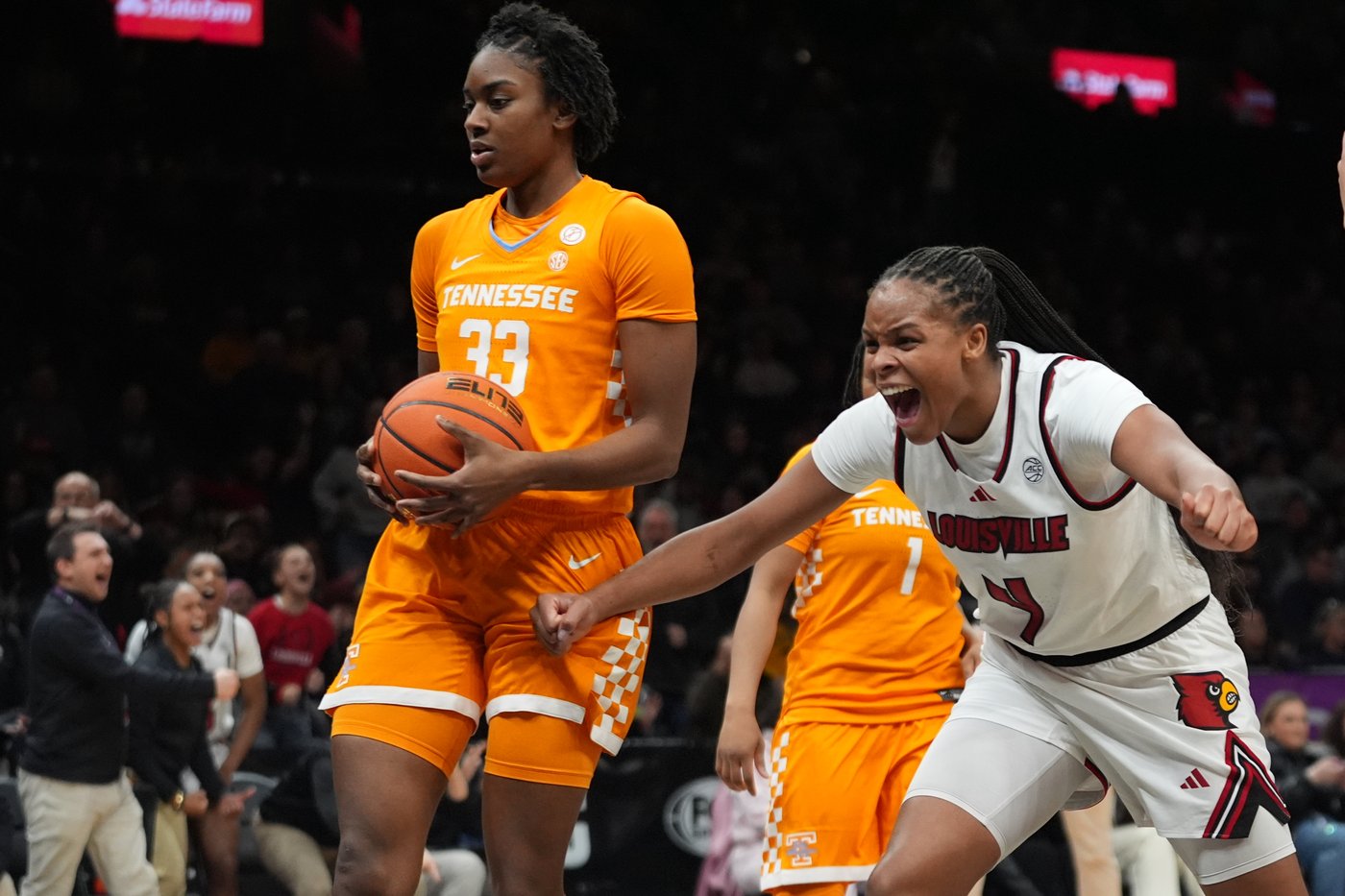 No. 16 Louisville's winning streak continues with a dominant victory over No. 17 Tennessee | iNFOnews.ca