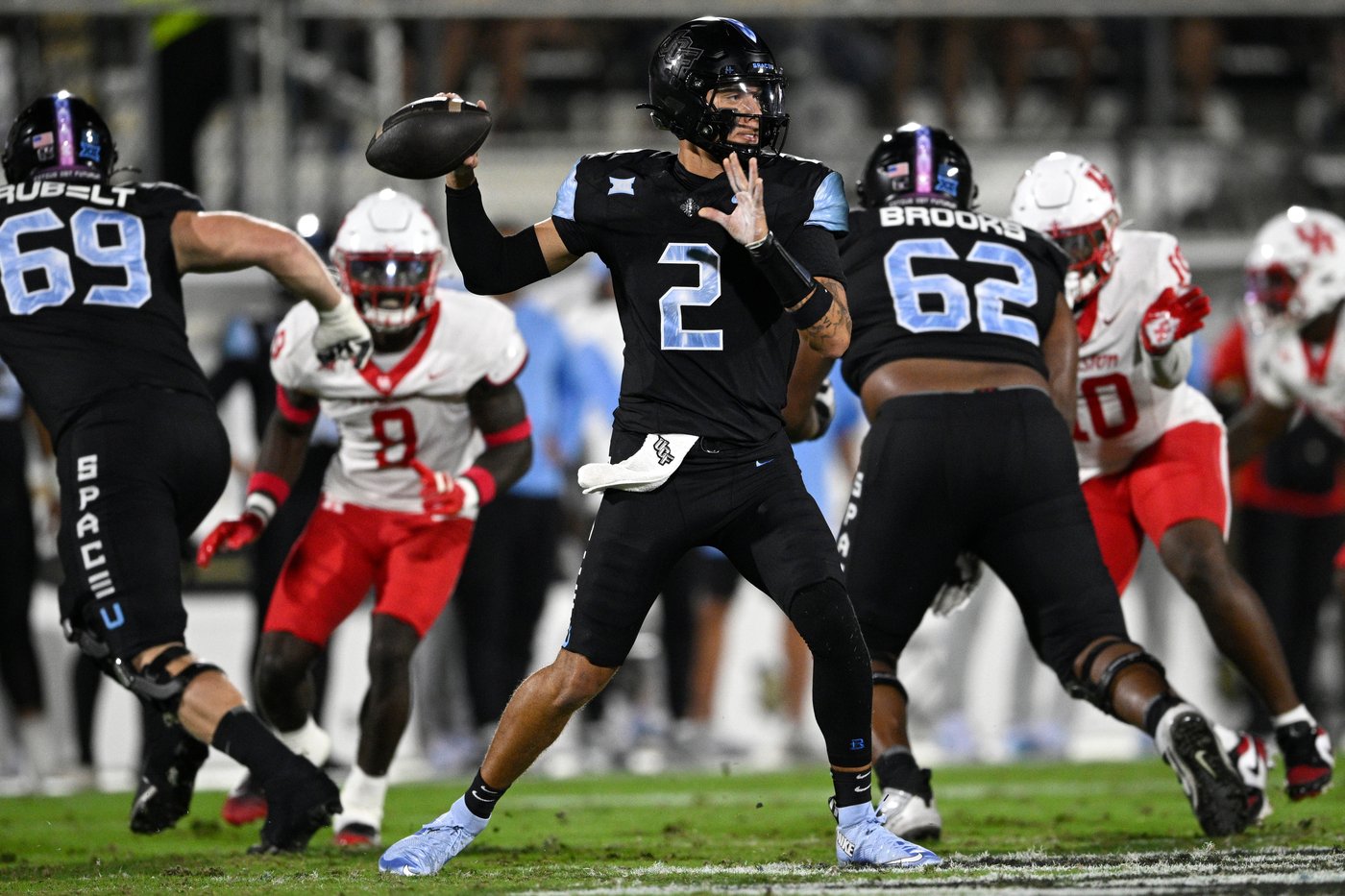 Houston's defense holds on to upend UCF 30-27 after late field goal by Ethan Sanchez | iNFOnews.ca Houston's defense holds on to upend UCF 30-27 after late field goal by Ethan Sanchez | iNFOnews.ca