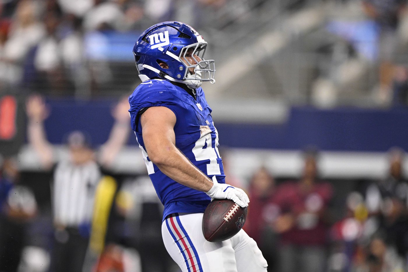 Giant firsts for rookies as RB Cam Skattebo scores TD and QB Jaxson Dart takes snap for NY | iNFOnews.ca
