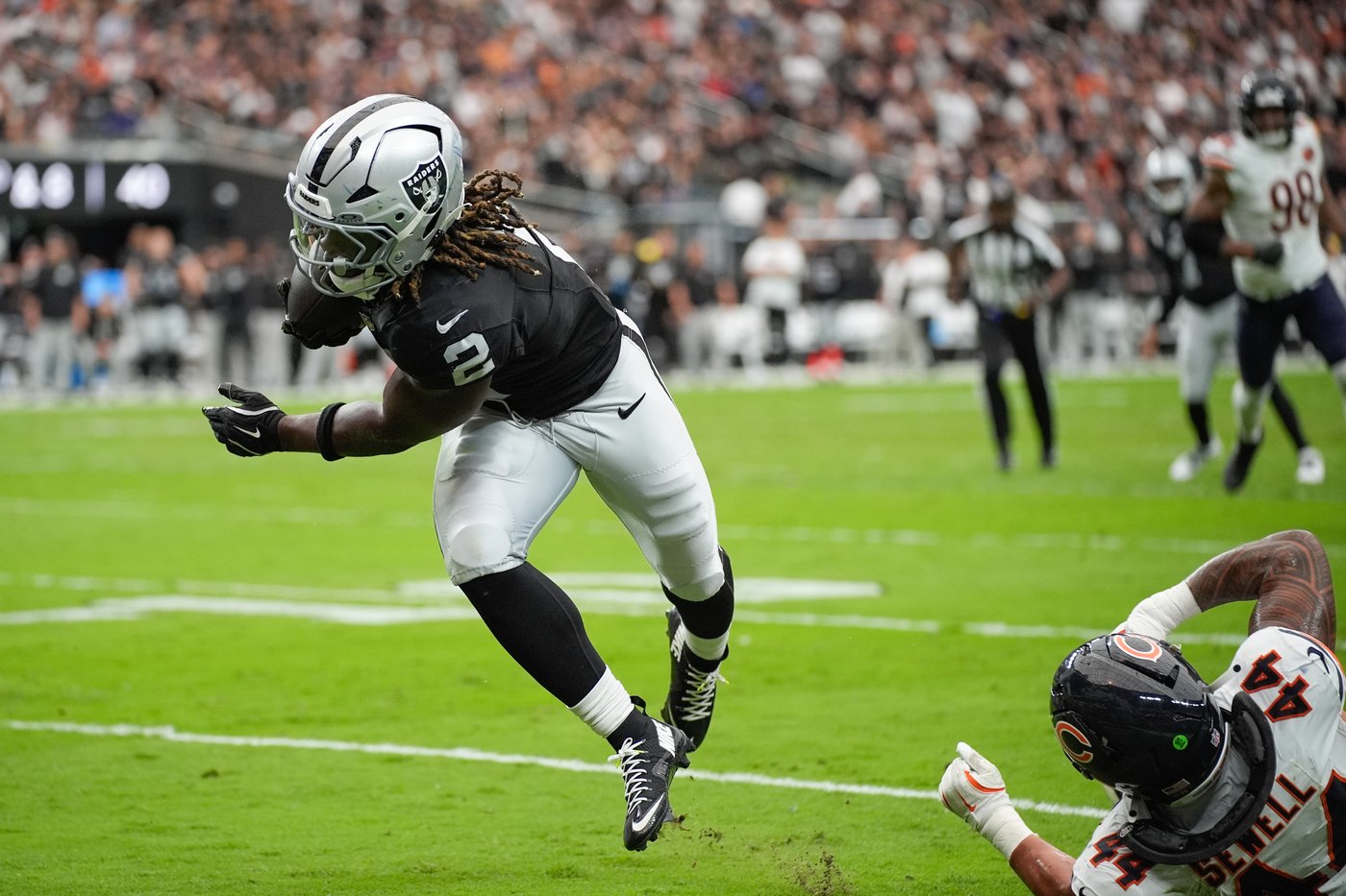 Ashton Jeanty breaks out with 138 rushing yards, 3 total TDs in Raiders' loss | iNFOnews.ca