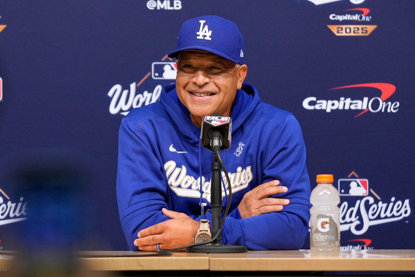 Dodgers manager Dave Roberts had flight delay getting home from Toronto after World Series Game 2 | iNFOnews.ca Dodgers manager Dave Roberts had flight delay getting home from Toronto after World Series Game 2 | iNFOnews.ca