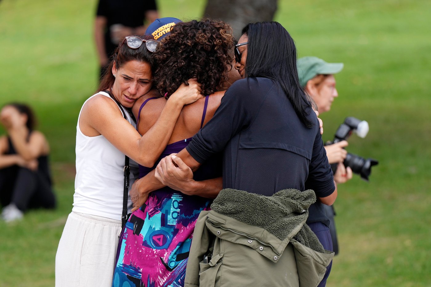 Photos show the scene of a deadly attack on Sydney's Bondi Beach | iNFOnews.ca