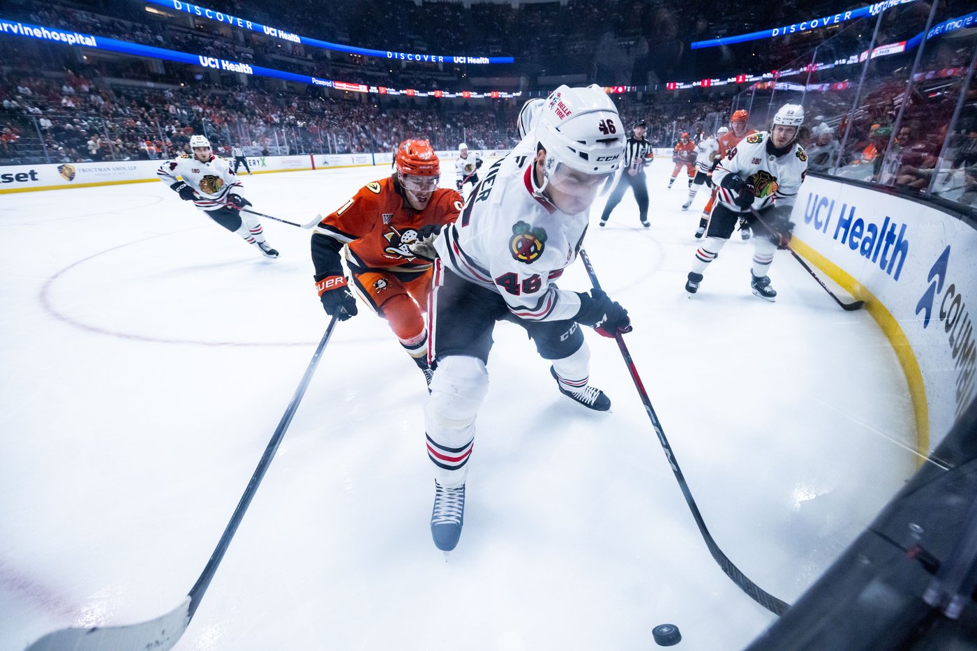 Leo Carlsson, rookie Beckett Sennecke lead first-place Ducks' 7-1 rout of road-weary Blackhawks | iNFOnews.ca Leo Carlsson, rookie Beckett Sennecke lead first-place Ducks' 7-1 rout of road-weary Blackhawks | iNFOnews.ca