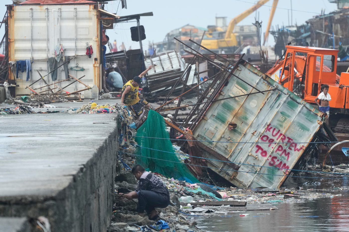 Typhoon Fung-wong leaves damage in the Philippines, in photos | iNFOnews.ca