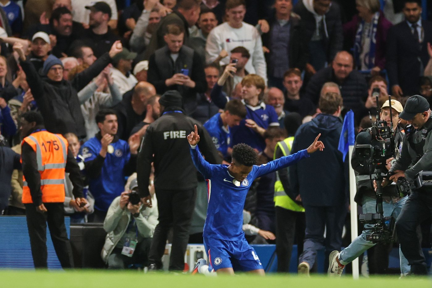 Chelsea beats Liverpool after late Estevao goal and Arsenal tops the Premier League | iNFOnews.ca