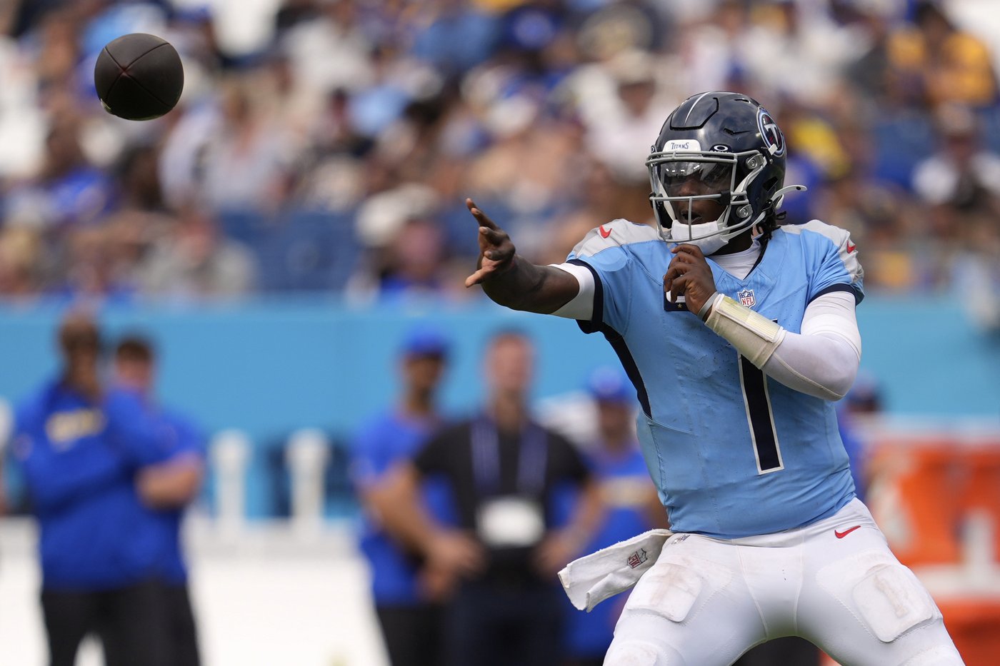 Matthew Stafford throws 2 TDs as Rams spoil home opener for Titans and Cam Ward | iNFOnews.ca Matthew Stafford throws 2 TDs as Rams spoil home opener for Titans and Cam Ward | iNFOnews.ca