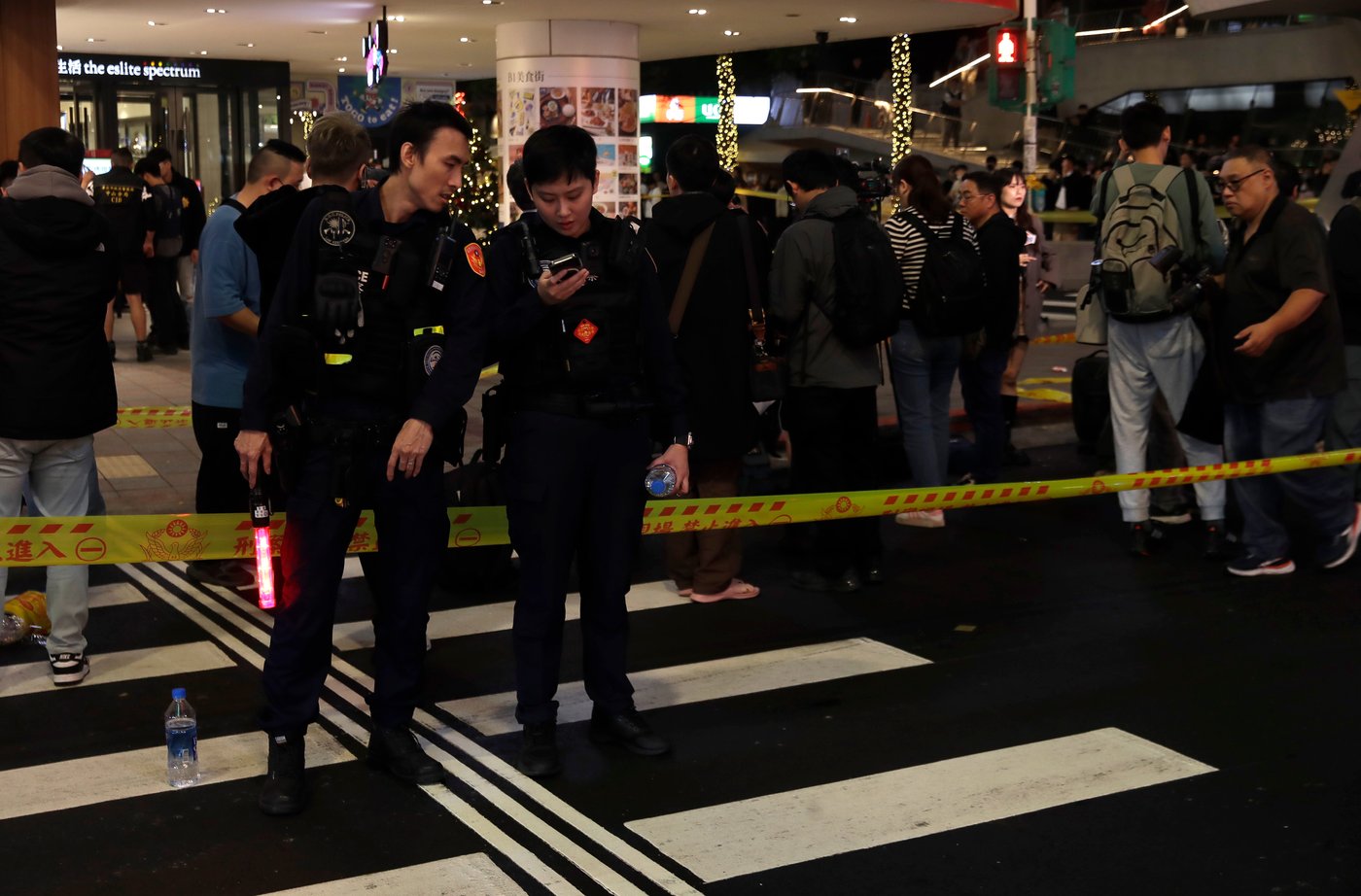 3 killed in Taiwan knife attack, with the suspect later falling to his death from a department store | iNFOnews.ca