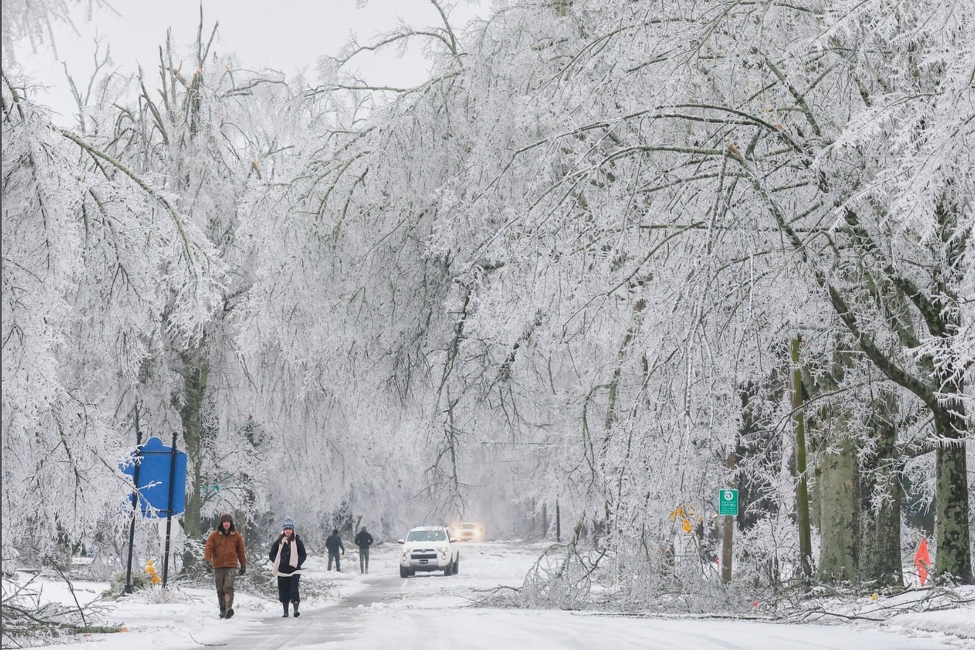 Storm leaves thousands in the South facing freezing temperatures without power. Here are the numbers | iNFOnews.ca