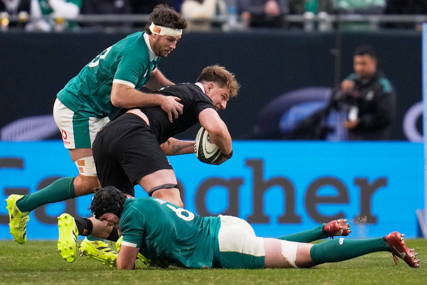 New Zealand rallies with three late tries to beat Ireland 26-13 at Soldier Field | iNFOnews.ca