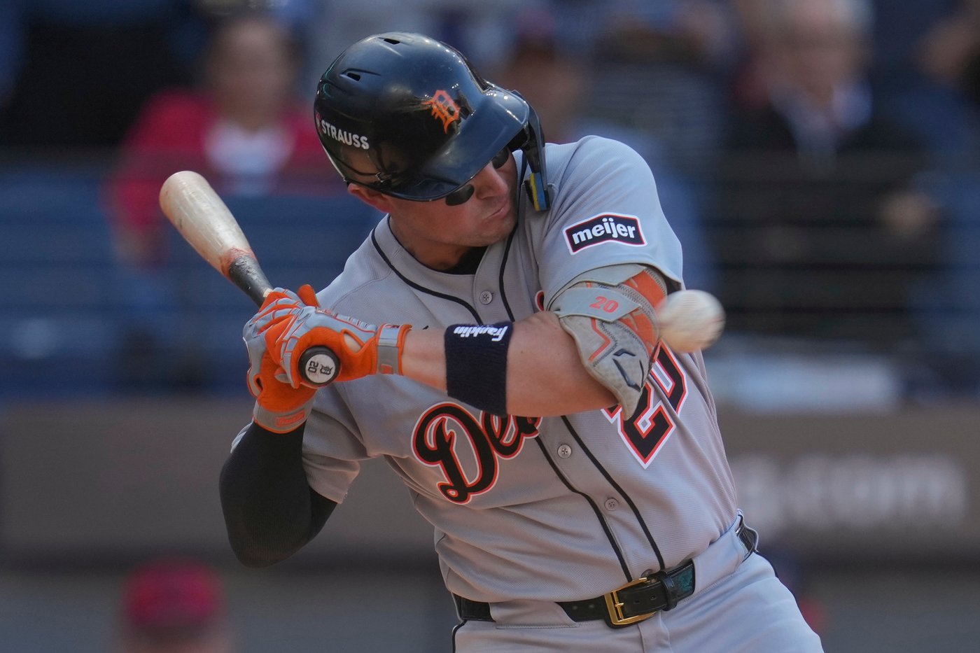 Rocchio, Naylor power 5-run eighth inning as Guardians beat Tigers 6-1 to even AL Wild Card Series | iNFOnews.ca