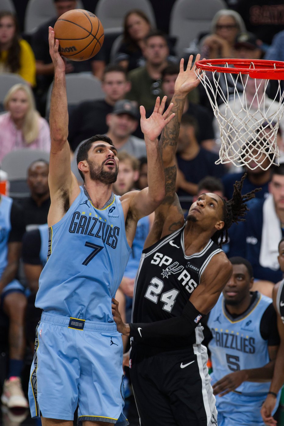 Fox, Barnes lead Spurs past Grizzlies 111-101 in a battle without stars Wembanyama, Morant | iNFOnews.ca