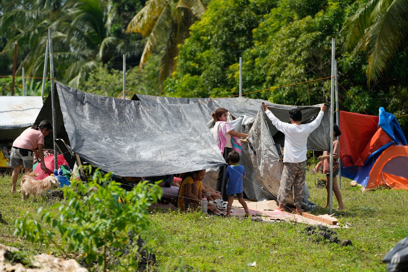 Photos show the destruction and rescue efforts after an earthquake in the Philippines | iNFOnews.ca