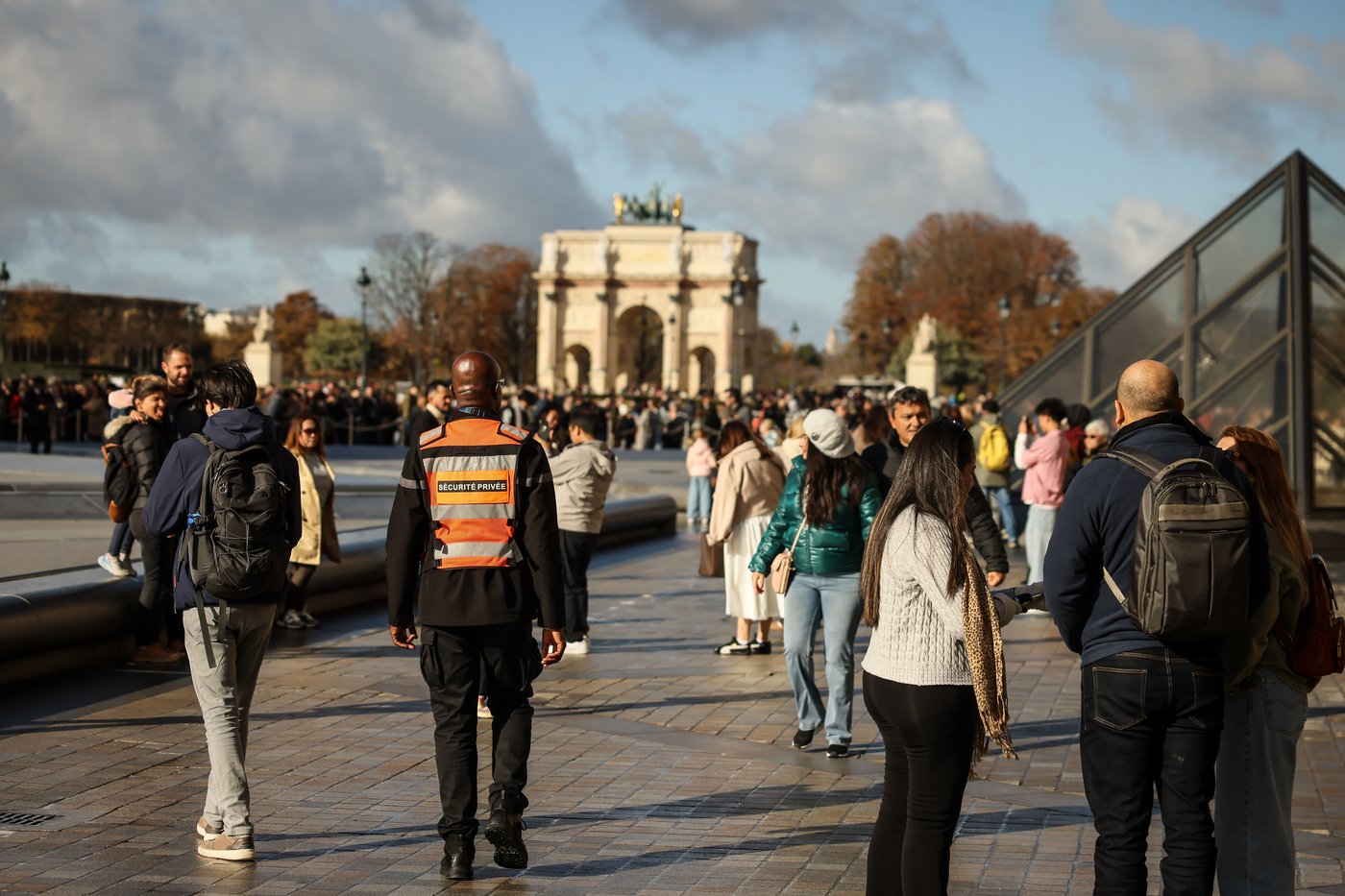 Suspects arrested over the theft of crown jewels from Paris' Louvre museum | iNFOnews.ca Suspects arrested over the theft of crown jewels from Paris' Louvre museum | iNFOnews.ca