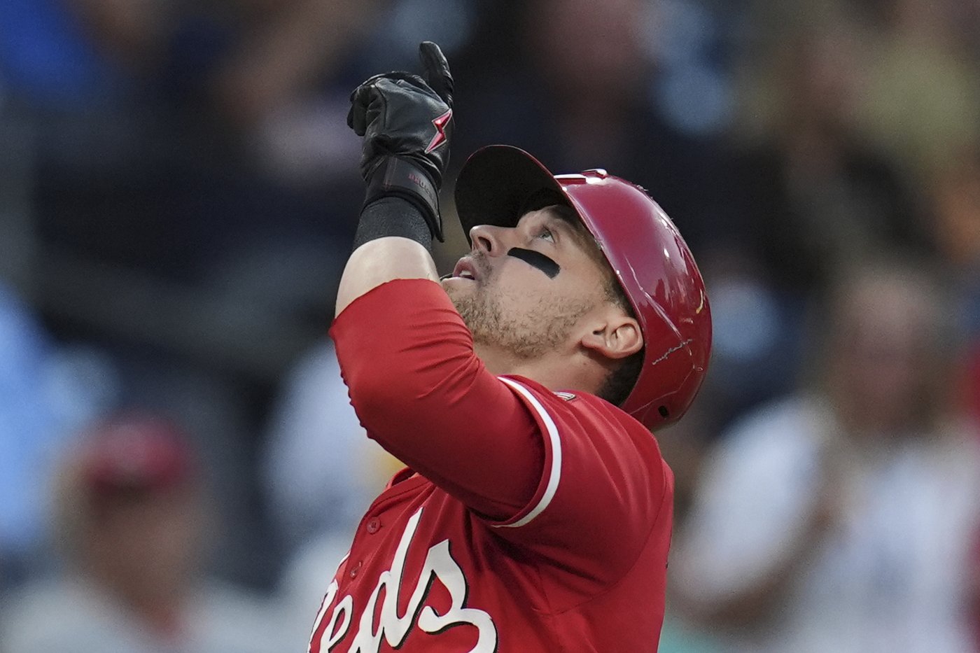 Fernando Tatis Jr.'s 10th-inning sacrifice fly lifts the Padres to a 4-3 win over the Reds | iNFOnews.ca