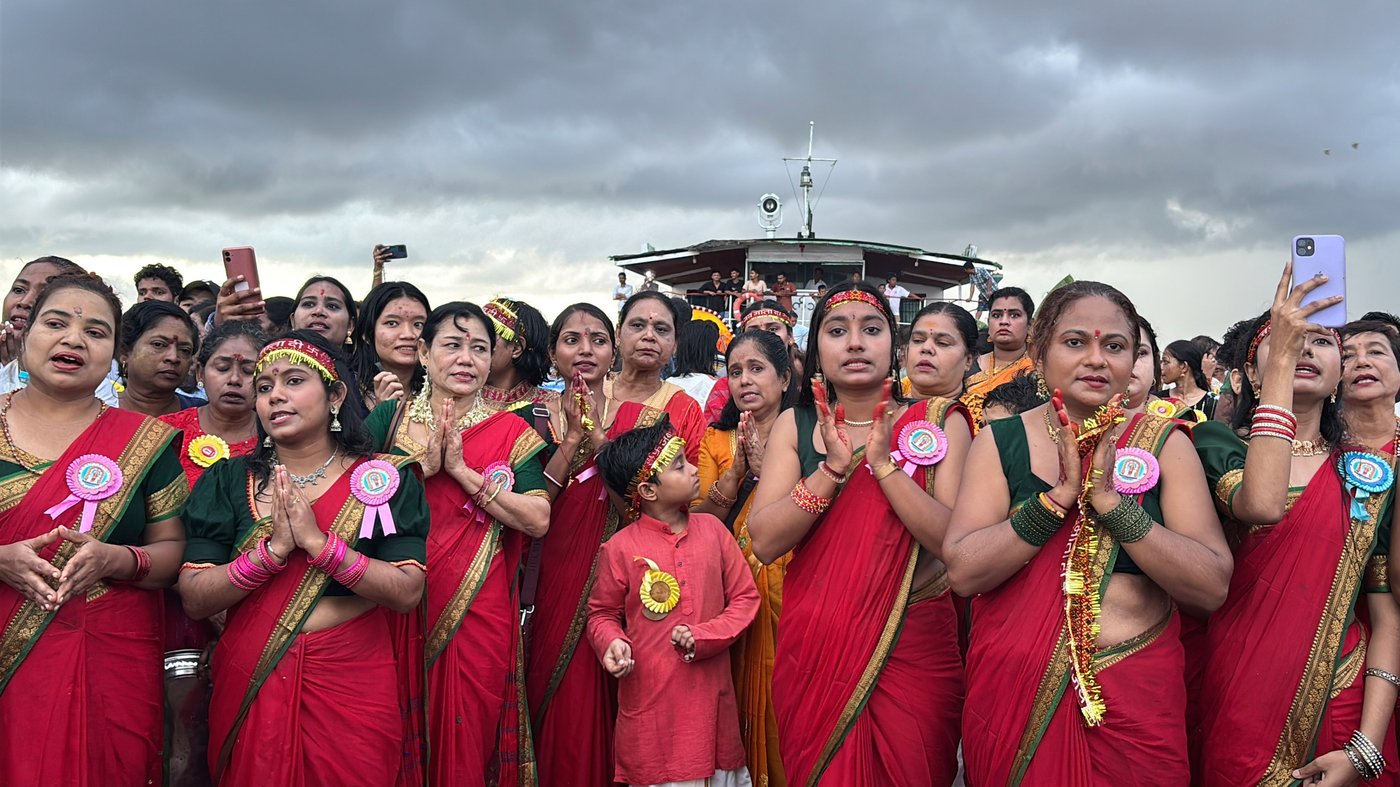 Hindu festival photos are about fire and water, good and evil - simple but universal concepts | iNFOnews.ca